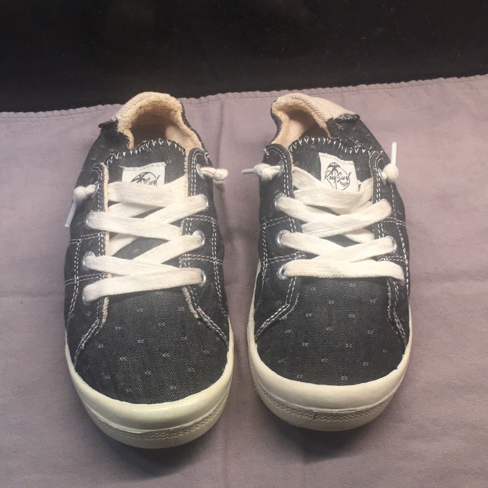 Roxy Surf Sneaker Size 7